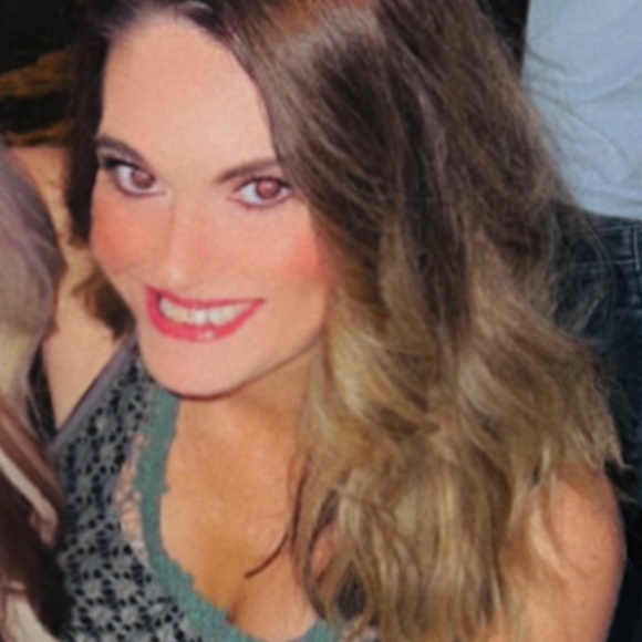 Meet your Posher, Brandi - Picture 2 of 10